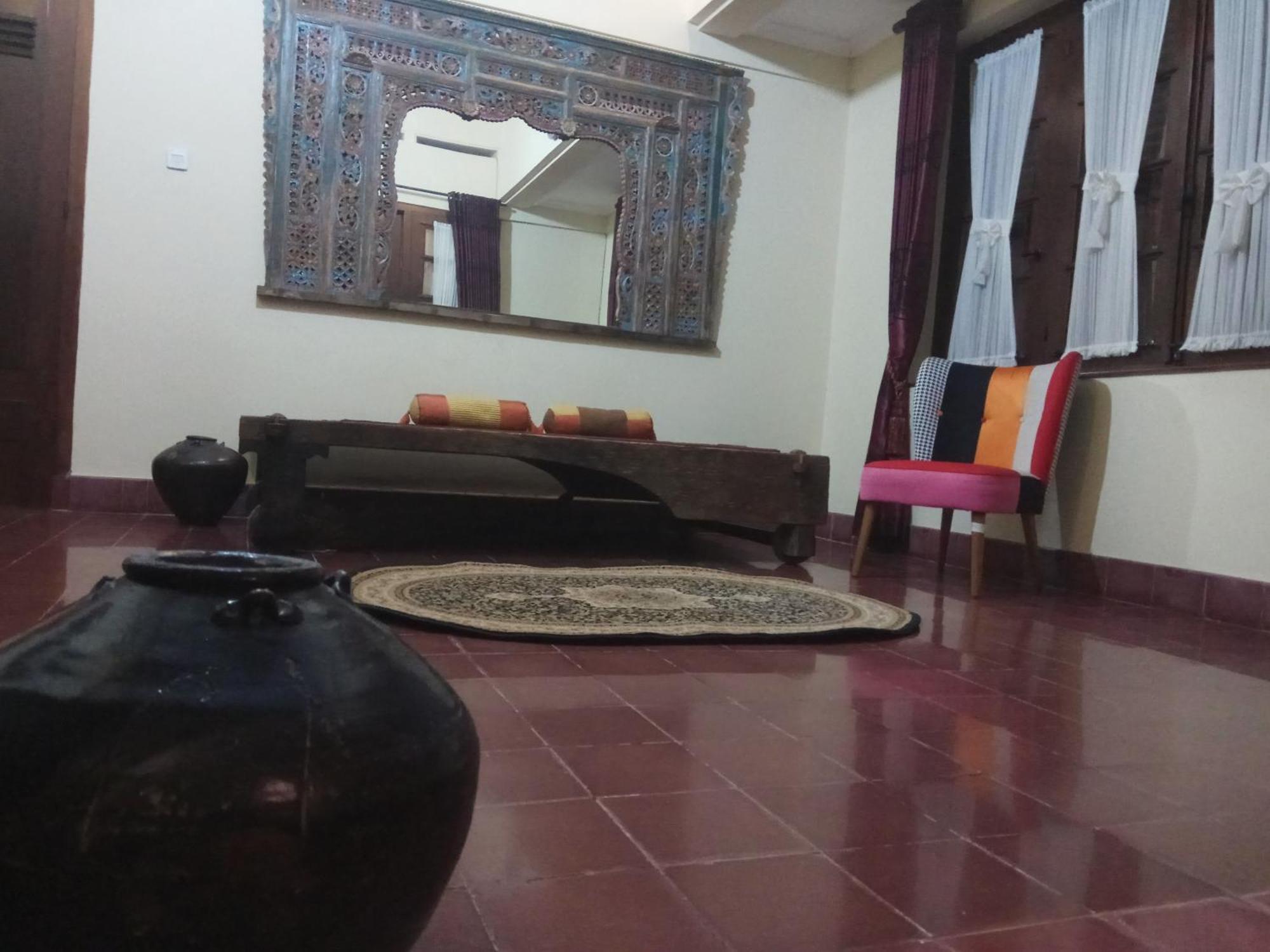 Doeloerkoe Homestay Surakarta  ภายนอก รูปภาพ