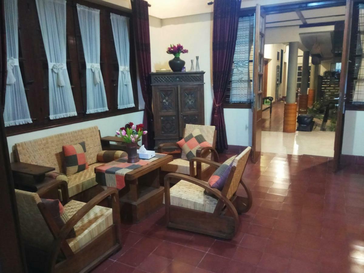 Doeloerkoe Homestay Surakarta  ภายนอก รูปภาพ